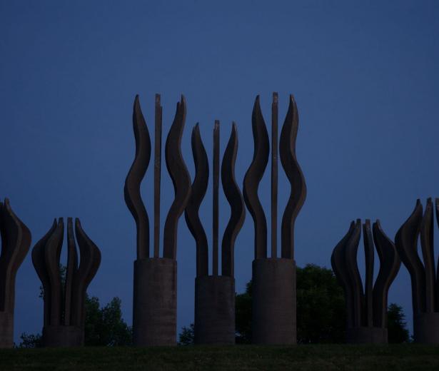 R. Roussil, le cul par terre